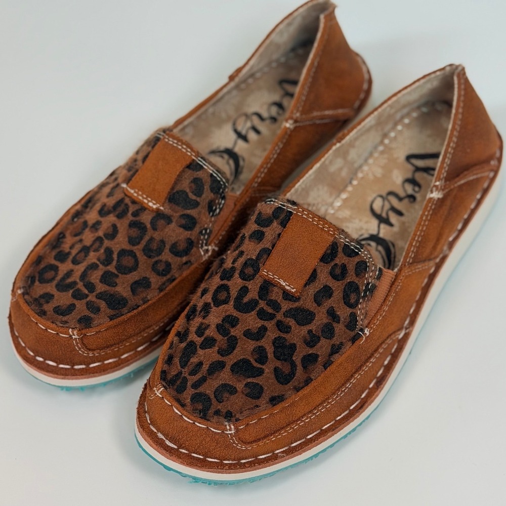Very G Women Tan Leopard Print Slip On Loafers Western Boho Shoes Size 9 NEW